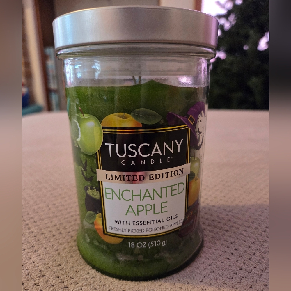 New Tuscany Candle® Limited Edition Jar Candle - Enchanted Apple - 2 wick Hallo